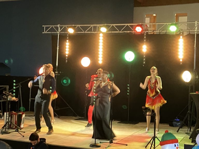 Spectacle Années 80 Hérault : faites danser vos invités sur les tubes de toujours