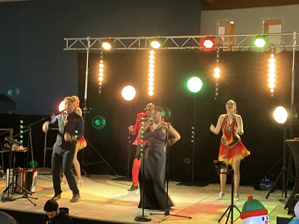Spectacle Années 80 Hérault : faites danser vos invités sur les tubes de toujours
